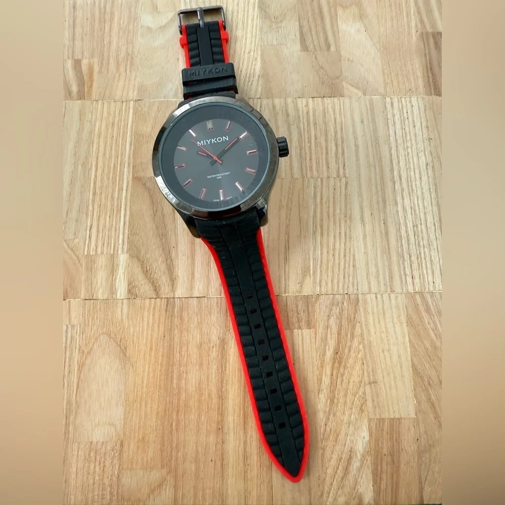 Miykon mens black and red casual watch NEW BATTERY